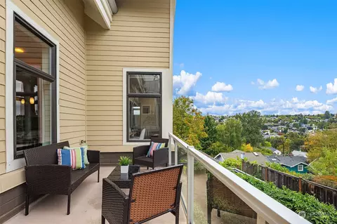 Exterior - 3118 E Pine St, Seattle, WA 98122 photo 1 of 4