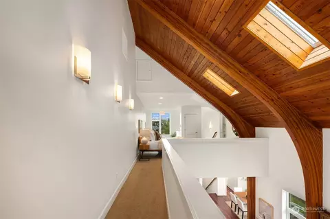 Entry Way - 3118 E Pine St, Seattle, WA 98122 photo 3 of 3
