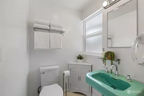 Bath - 9215 NE 193rd St, Bothell, WA 98011 photo 3 of 3