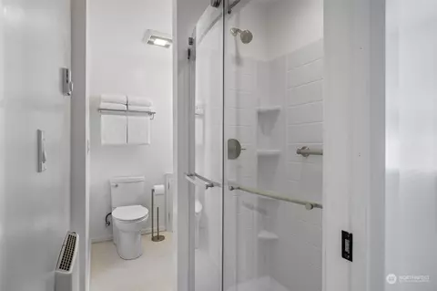 Bath - 9215 NE 193rd St, Bothell, WA 98011 photo 2 of 3