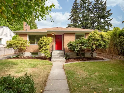 8520 26th Ave NW, Seattle, WA 98117