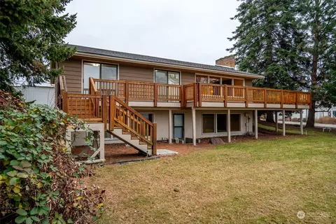 319 34th St NW, East Wenatchee, WA 98802