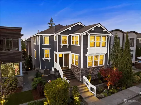 3910 W Briarcliff Ln, Seattle, WA 98199