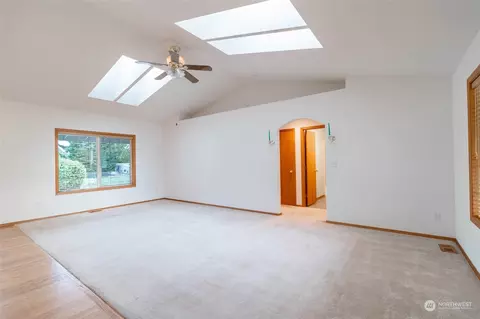 964 Tipsoo Loop N, Rainier, WA 98576 photo 6