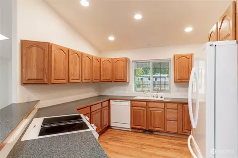964 Tipsoo Loop N, Rainier, WA 98576 photo 12