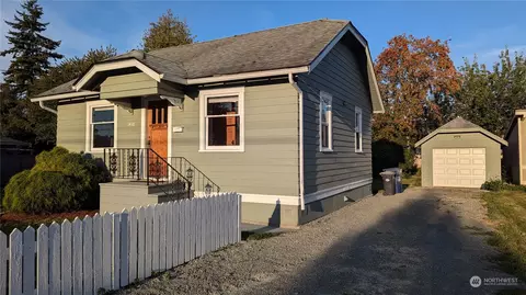 1418 Douglas St, Mount Vernon, WA 98273