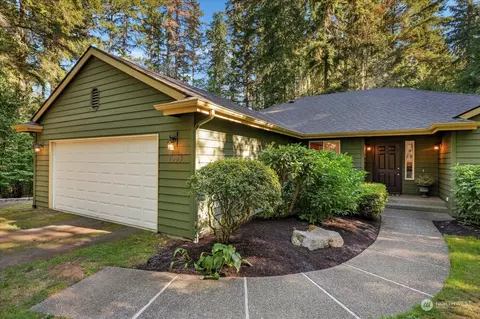 7993 NE Walden Ln, Bainbridge Island, WA 98110