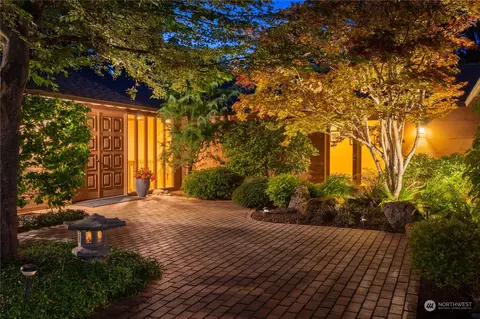 8416 SE 47th St, Mercer Island, WA 98040