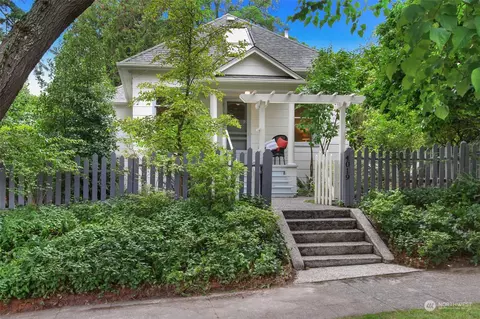 4019 Sunnyside Ave N, Seattle, WA 98103