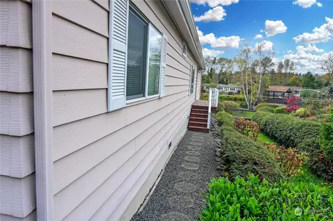 23716 Lake Dr E, Bothell, WA 98021 photo 4