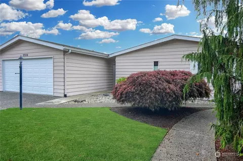23716 Lake Dr E, Bothell, WA 98021