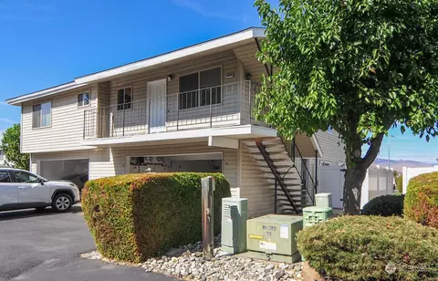 100 Simon St #16, East Wenatchee, WA 98802