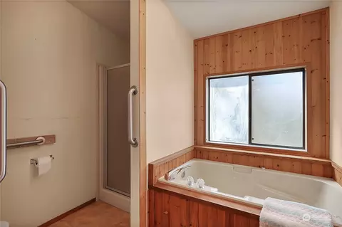 1172 Maple Dr, Enumclaw, WA 98022 photo 18