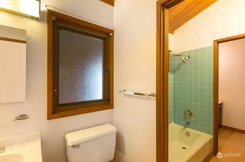 Bath - 71 Strawberry Ln, Sequim, WA 98382 photo 2 of 2