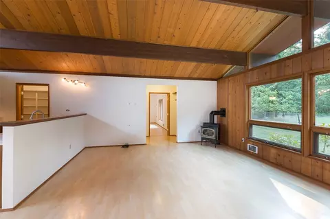 Living - 71 Strawberry Ln, Sequim, WA 98382 photo 2 of 4