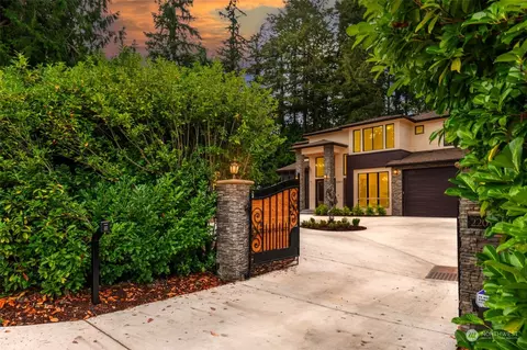 22012 SE 20th St, Sammamish, WA 98075