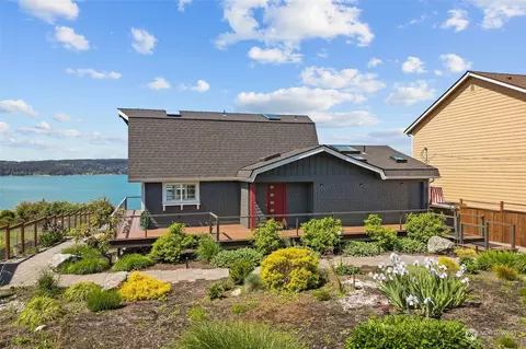 3274 Harbor View Dr, Langley, WA 98260