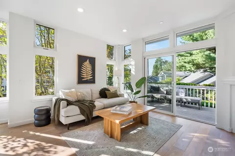 202 5th Pl S, Kirkland, WA 98033