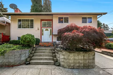 703 N 75th St, Seattle, WA 98103