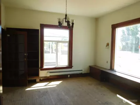 Living - 325 E Alder St, Walla Walla, WA 99362 photo 3 of 4