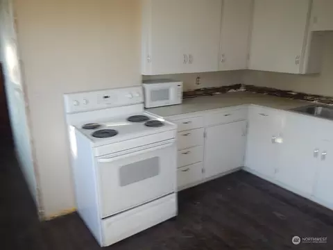 Kitchen - 325 E Alder St, Walla Walla, WA 99362 photo 5 of 5