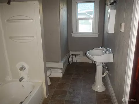 Bath - 325 E Alder St, Walla Walla, WA 99362 photo 1 of 1