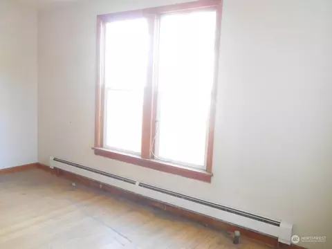 Living - 325 E Alder St, Walla Walla, WA 99362 photo 4 of 4