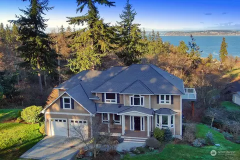 4815 Verbena Ln, Clinton, WA 98236