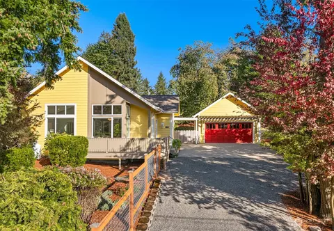 1178 Lovell Ave NW, Bainbridge Island, WA 98110