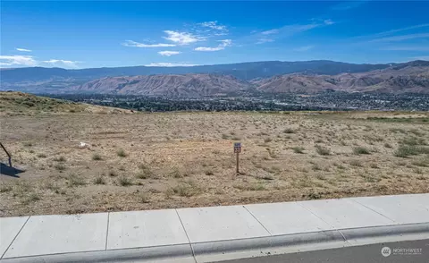 802 NE Tyler Pl, East Wenatchee, WA 98802