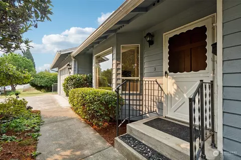 717 8th St NE, Auburn, WA 98002