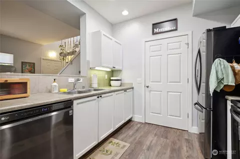 Kitchen - 18930 Bothell Everett Hwy #Q104, Bothell, WA 98012 photo 2 of 2