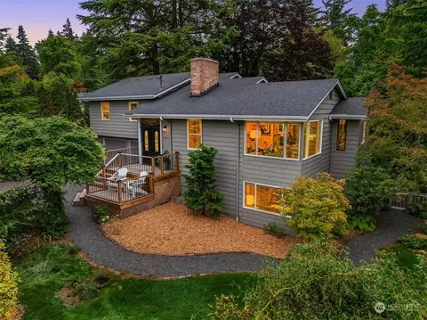 1402 10th Pl N, Edmonds, WA 98020