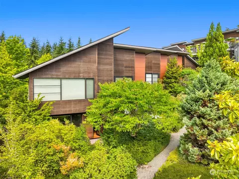754 NE Vineyard Ln #L105, Bainbridge Island, WA 98110