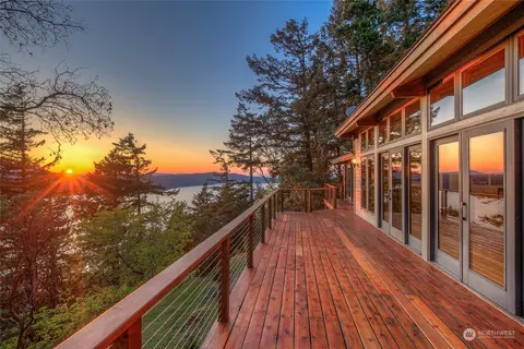 1143 Tomihi Dr, Eastsound, WA 98245