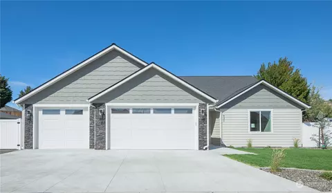 927 NE Tyler Pl, East Wenatchee, WA 98802