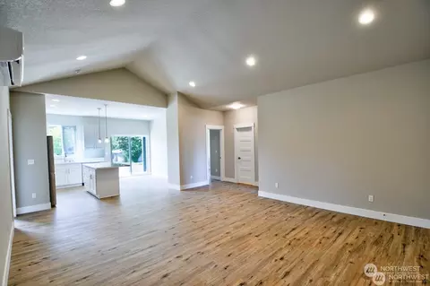 2104 Hawks View Ln, Winlock, WA 98596 photo 2
