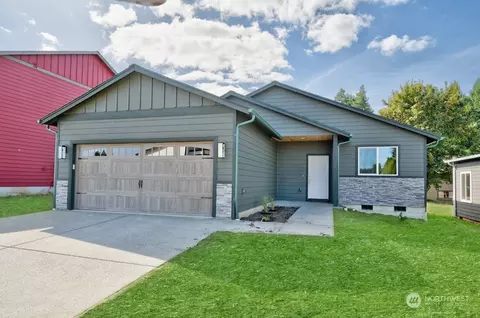 2104 Hawks View Ln, Winlock, WA 98596