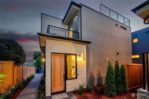 139 10th Ave, Kirkland, WA 98033