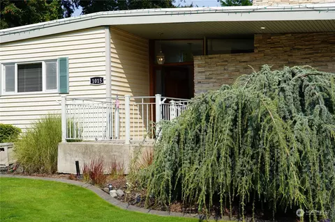 1015 Fir Park Ln, Fircrest, WA 98466