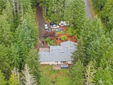 211 W Dayton Trails Dr, Shelton, WA 98584