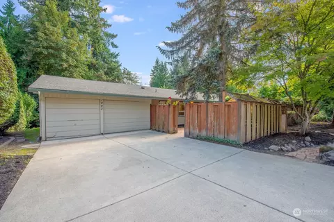 1042 168th Ave SE, Bellevue, WA 98008