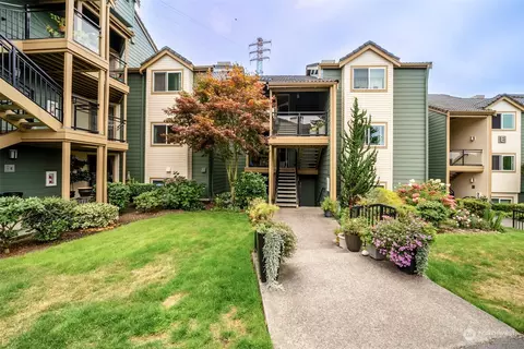 3008 N Narrows Dr #E202, Tacoma, WA 98407