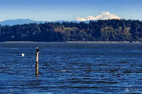 6699 Columbia Beach Dr, Clinton, WA 98236