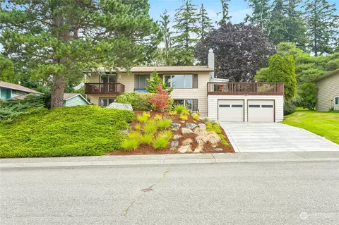 2048 Niagara Dr, Bellingham, WA 98229
