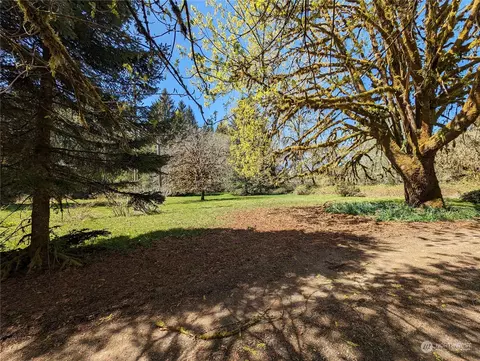 594 Kallman Rd, Forks, WA 98331