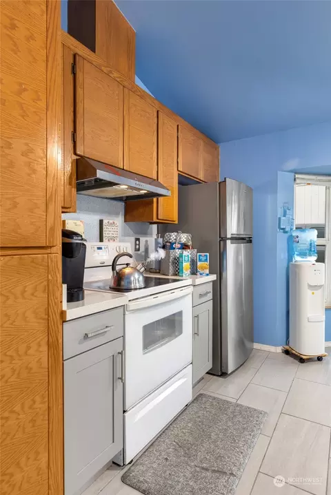 Kitchen - 729 89th St SW, Everett, WA 98204 photo 2 of 3