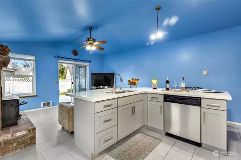 Kitchen - 729 89th St SW, Everett, WA 98204 photo 3 of 3