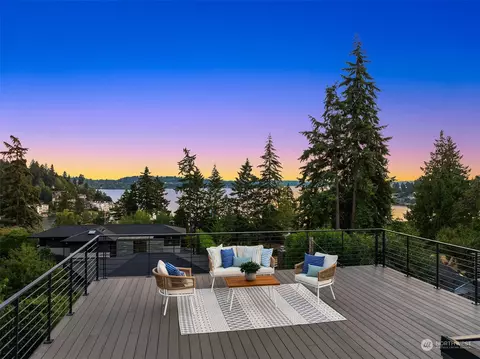 9705 NE 1st St, Bellevue, WA 98004