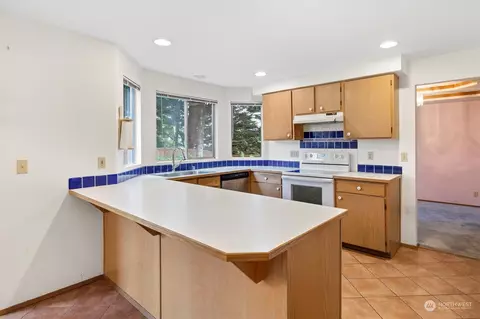 Kitchen - 22427 6th Dr SE, Bothell, WA 98021 photo 4 of 5